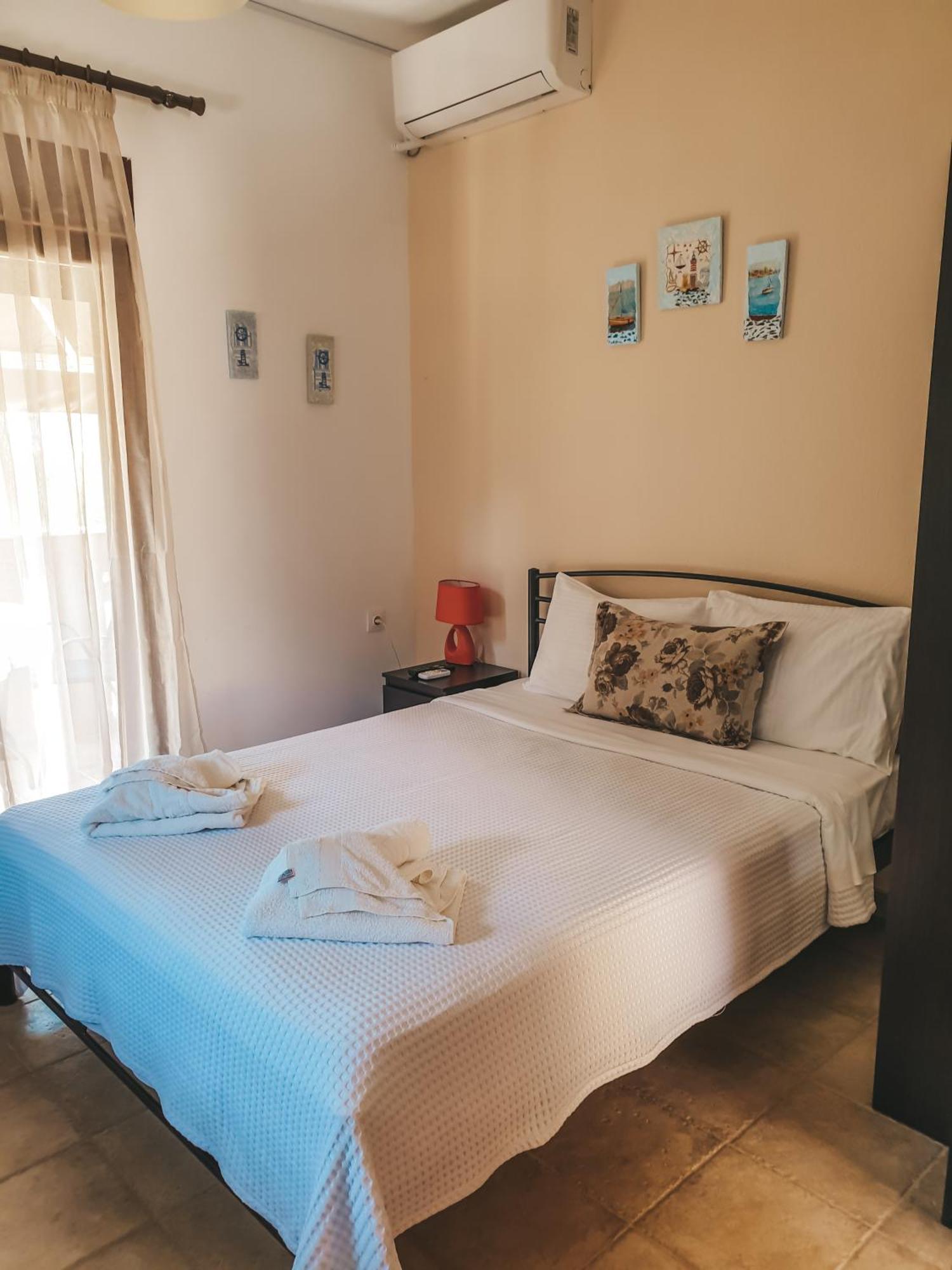 Aroma Studios And Apartments Vourvourou Bilik gambar